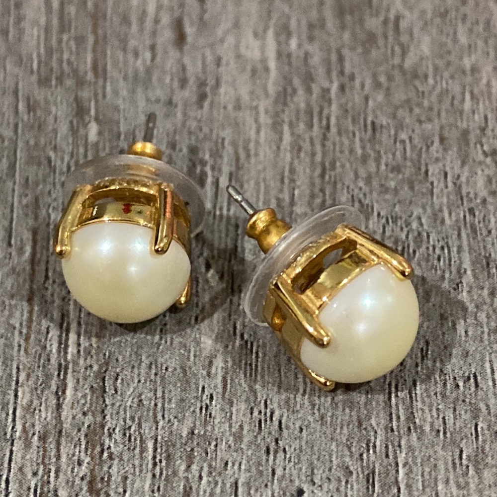 ♠️ Kate Spade ♠️ Pearl stud earrings